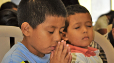 praying-kids